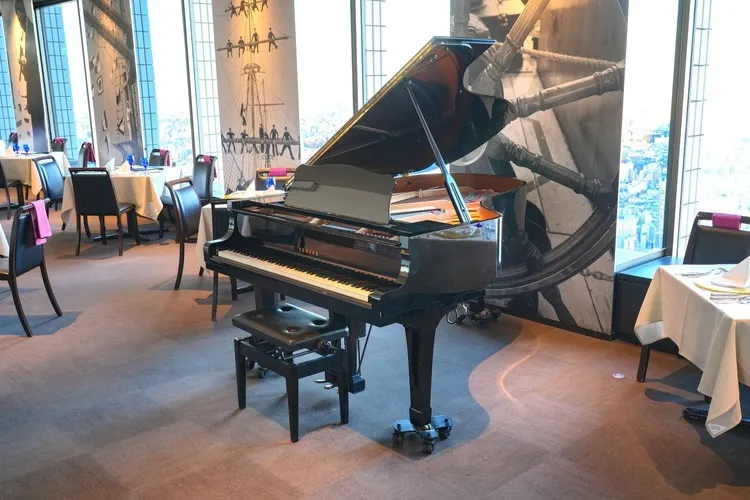 グランドピアノ