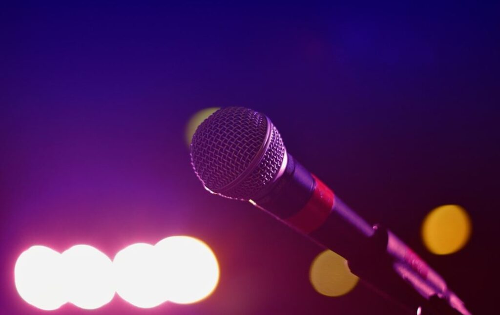 【年代別】同窓会カラオケ決定版！おすすめ曲と盛り上げるコツ