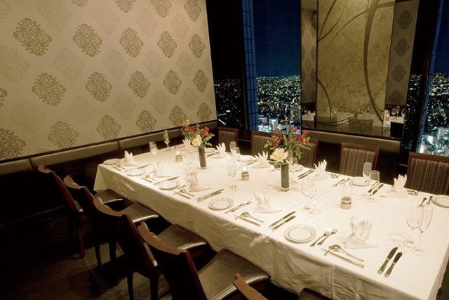 宴会場の上座、正しく案内できていますか？席次マナーを図解で徹底解説